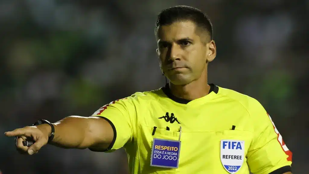 Internacional x Grêmio: onde assistir ao vivo, horário, escalações e desfalques 2 iptv internacional x gremio onde assistir, Arbitro Bruno Arleu de Araujo
